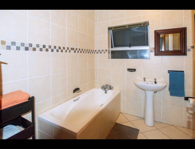4 BEDROOM HOUSE FOR SALE IN WAVECREST
